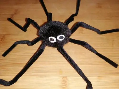 pipe-cleaner-spider-step-6