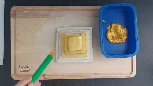 Pyramid colouring