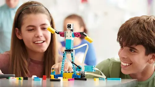 Young_people_using_SPIKE_Prime